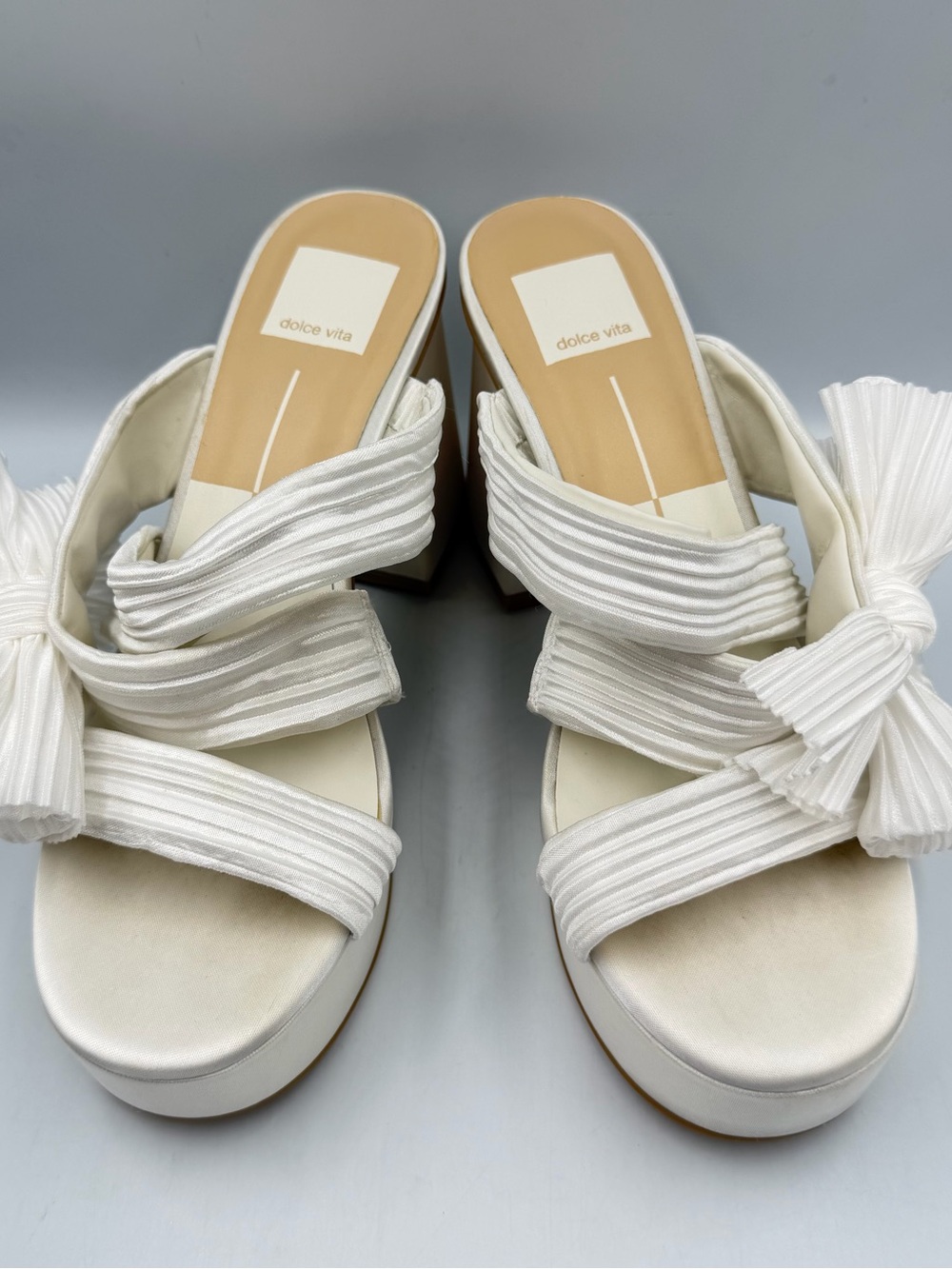Dolce Vita Womens 7.5M White Slip On Platform Bow Pleated Brooks Imperfections